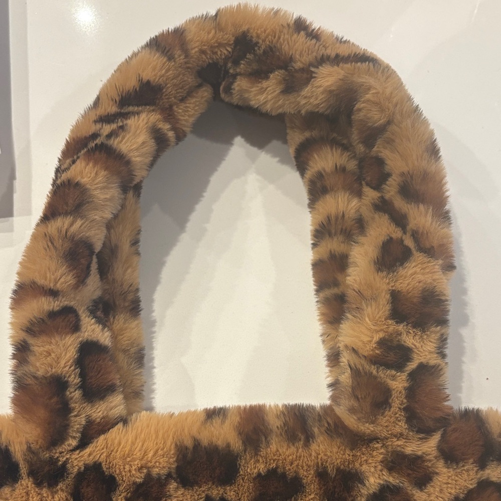 Leopard Print Faux Fur Tote Bag - Picture 3 of 7